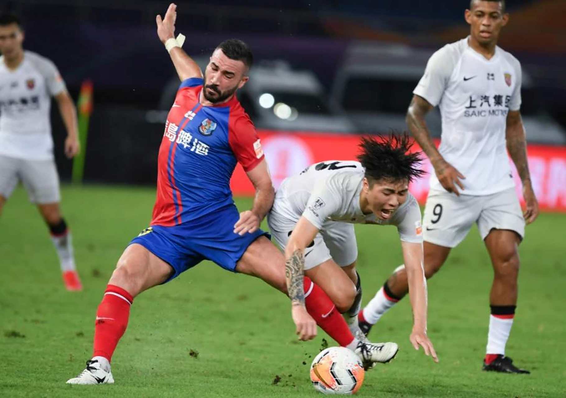 武汉队在主场击败河北华夏,保持不败 武汉队在主场击败河北华夏,保持不败