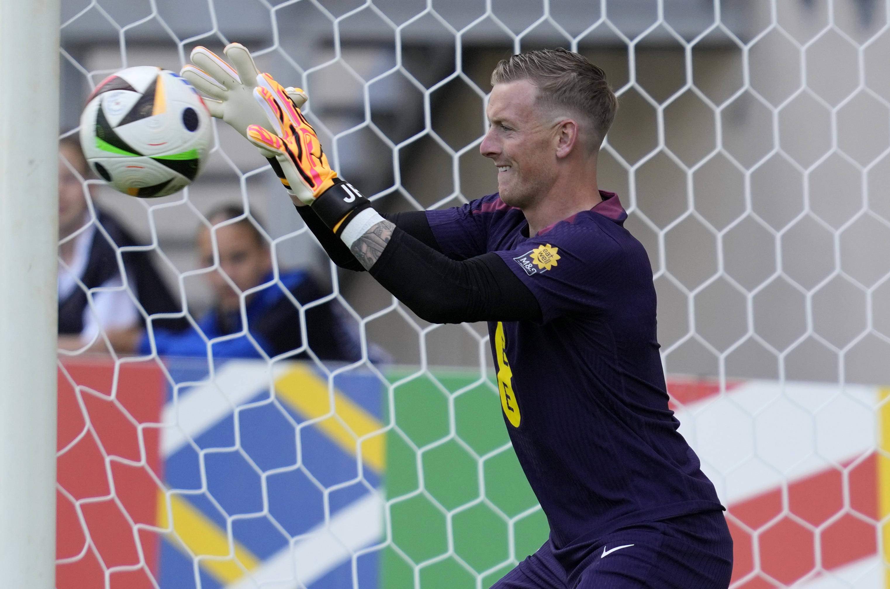 英格兰球员在国际比赛中展现实力 英格兰球员在国际比赛中展现实力