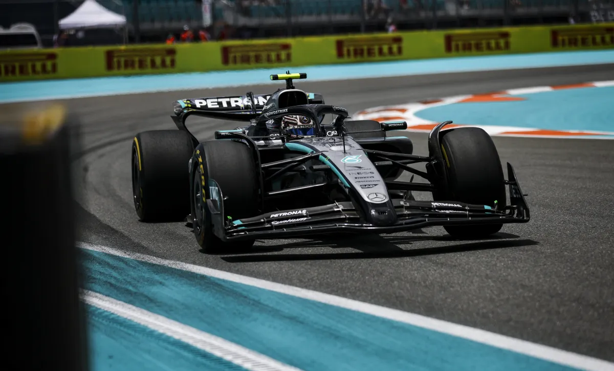 雷诺车队力克梅赛德斯，拉塞尔带队取胜