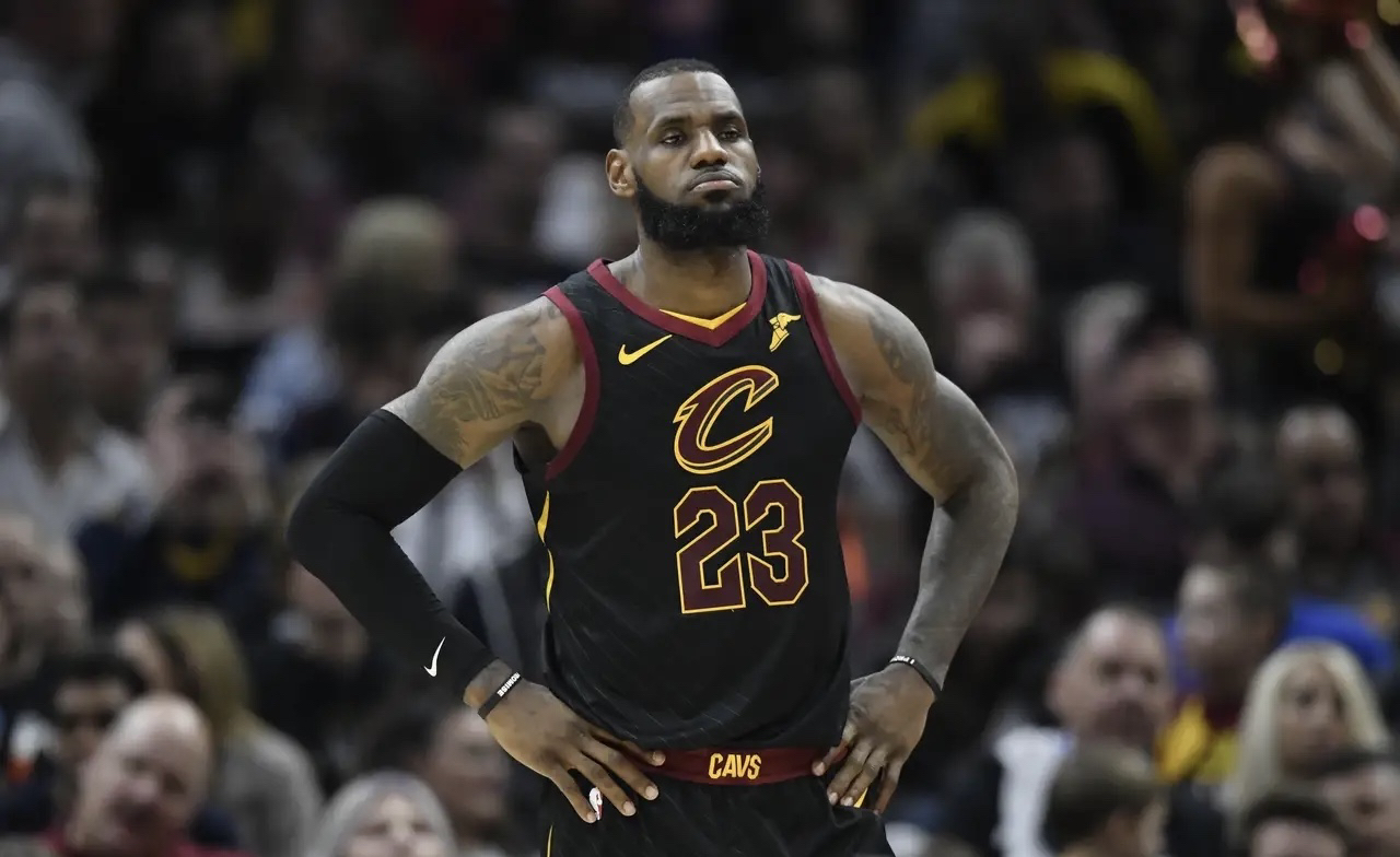 开云下载-骑士鏖战步行者，詹姆斯刷新纪录