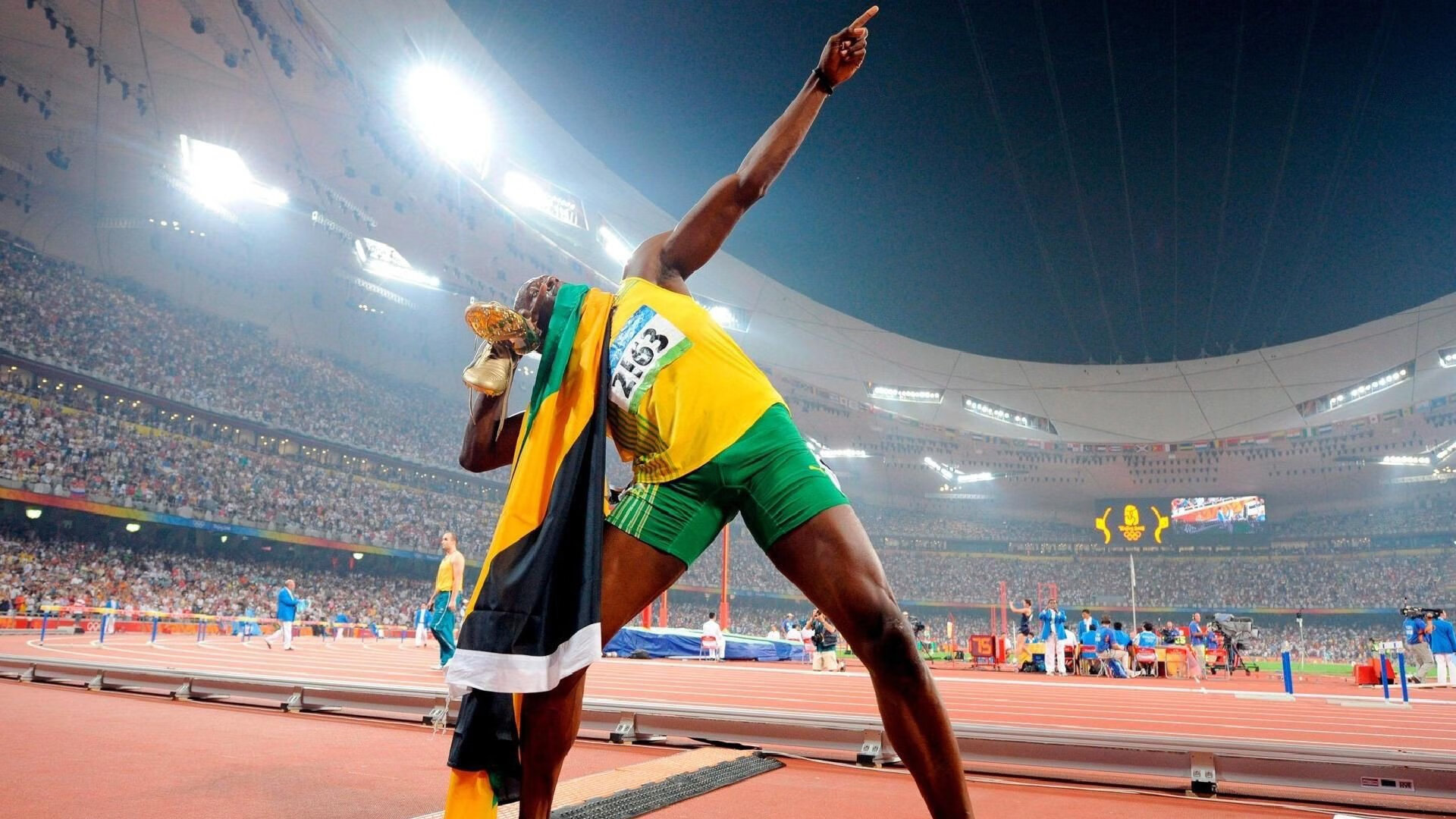 开云-终场哨响与压哨三分，同一个深夜，两种一手掌控